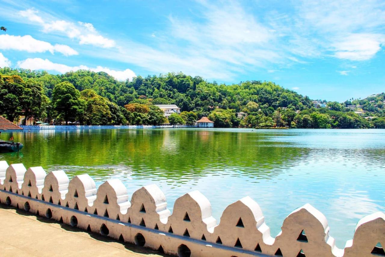 Golden Villa Kandy - "Free Pickup From Kandy " エクステリア 写真