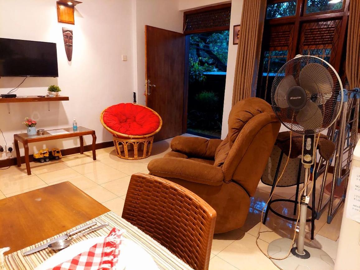 Golden Villa Kandy - "Free Pickup From Kandy " エクステリア 写真