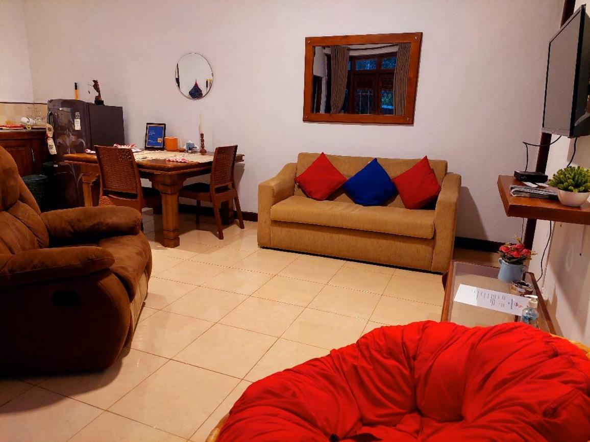 Golden Villa Kandy - "Free Pickup From Kandy " エクステリア 写真